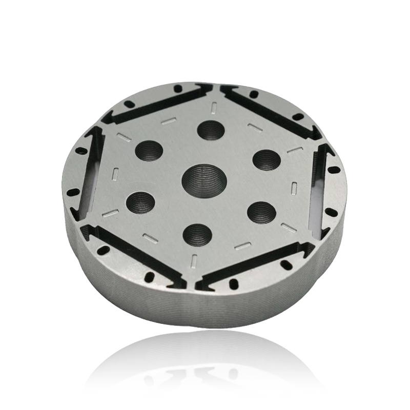 কিভাবে একটি মোটর মোটর স্টেটর কোর নকশা মোটর দ্বারা নির্গত ইলেক্ট্রোম্যাগনেটিক হস্তক্ষেপ প্রভাবিত করে?