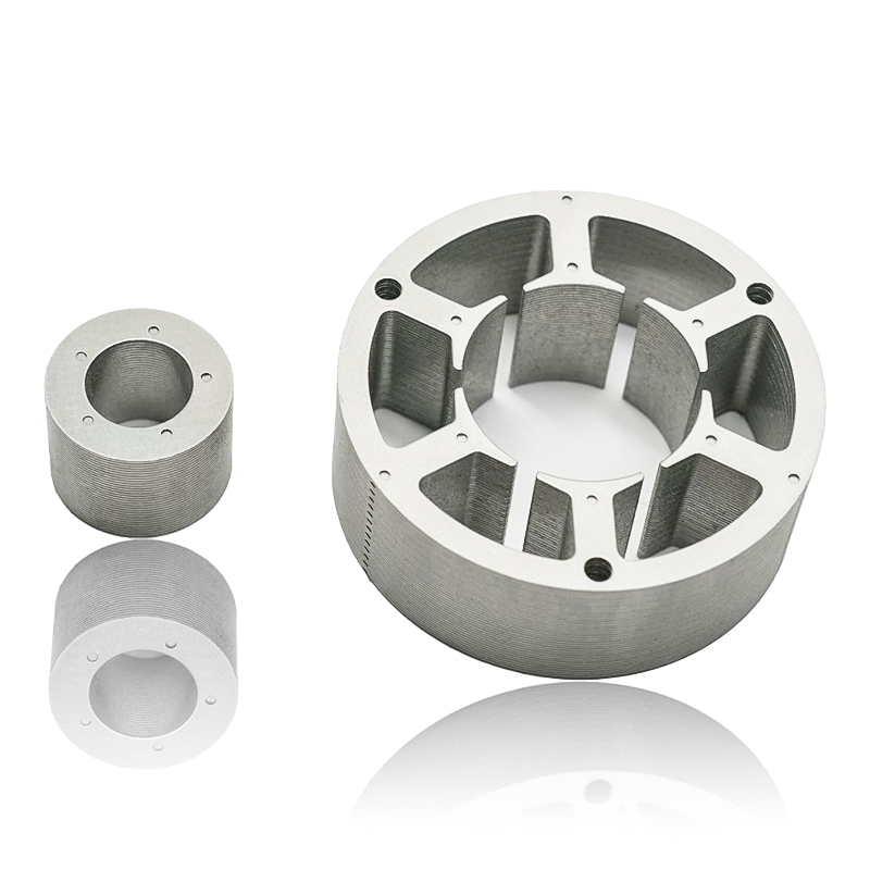 নিবিড় অপারেশন চলাকালীন সর্বোত্তম তাপমাত্রার ভারসাম্য বজায় রাখতে জল পাম্প মোটর স্টেটর এবং রটার কোর কীভাবে তরল বা এয়ার-কুলড হাউজিংয়ের মতো কুলিং সিস্টেমের সাথে যোগাযোগ করে?